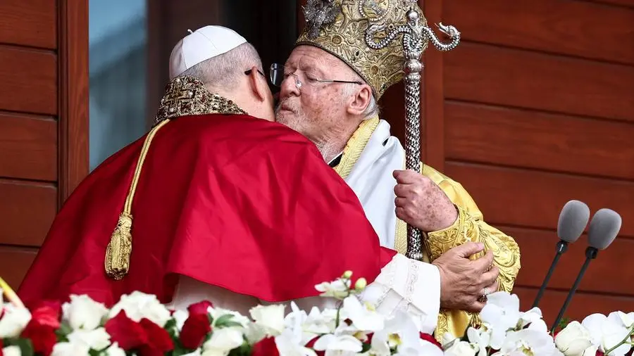 «Cattolici e ortodossi siano costruttori di pace». E Bartolomeo: «I cristiani non siano complici del sangue in Ucraina»