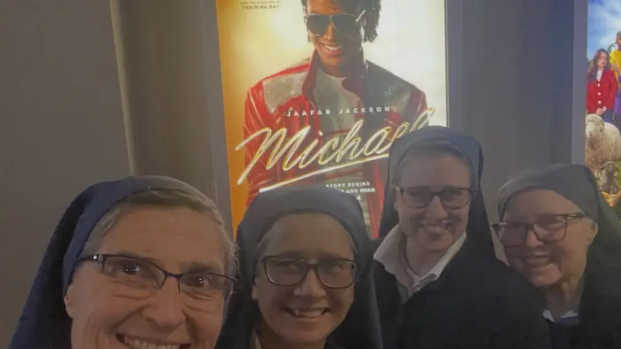 Chi è la suora fan di Michael Jackson diventata virale: «Ha segnato la mia giovinezza»