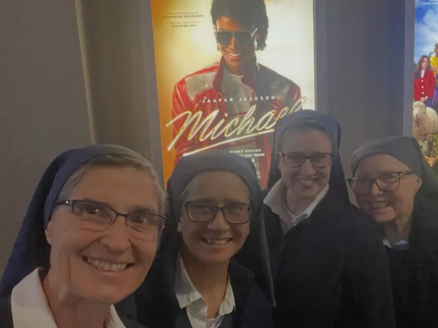 Chi è la suora fan di Michael Jackson diventata virale: «Ha segnato la mia giovinezza»