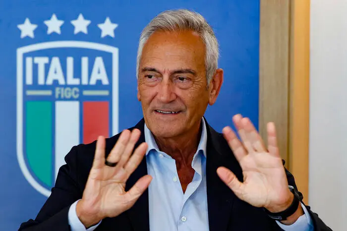 Gabriele Gravina, presidente della FIGC, parla con i giornalisti al termine della riunione del Consiglio Federale della FIGC, Roma 29 luglio 2024. ANSA/FABIO FRUSTACI