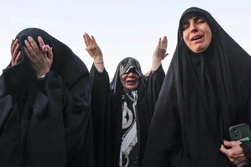 Donne iraniane disperate dopo la morte dell\\'ayatollah e i bombardamenti , Reuters