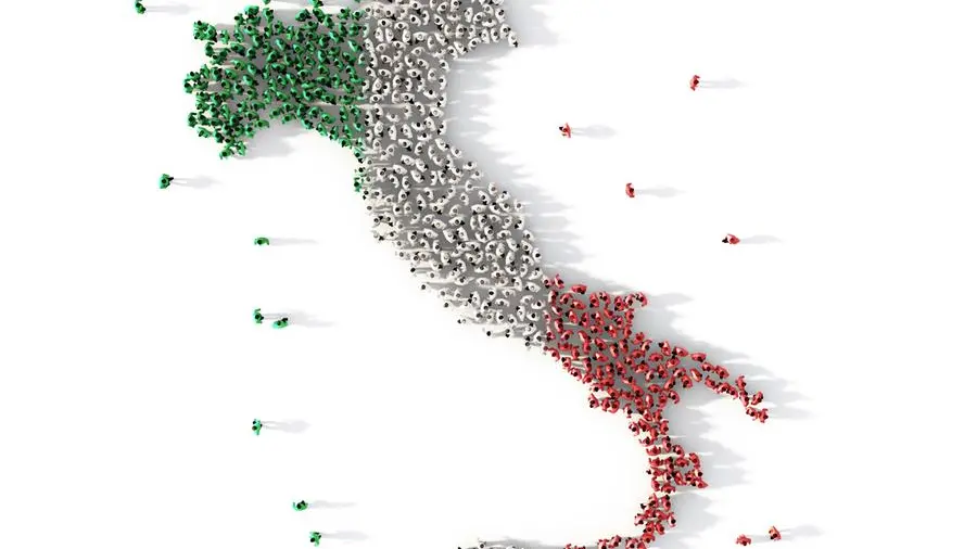 Rapporto Censis: gli italiani sognano l’uomo forte, ma sotto l’ombrello di Leone XIV si sentono più sicuri