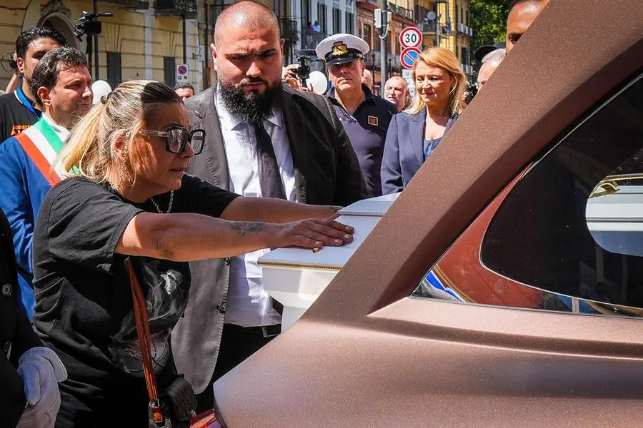 I funerali di Martina Carbonaro ad Afragola il 4 giugno 2025