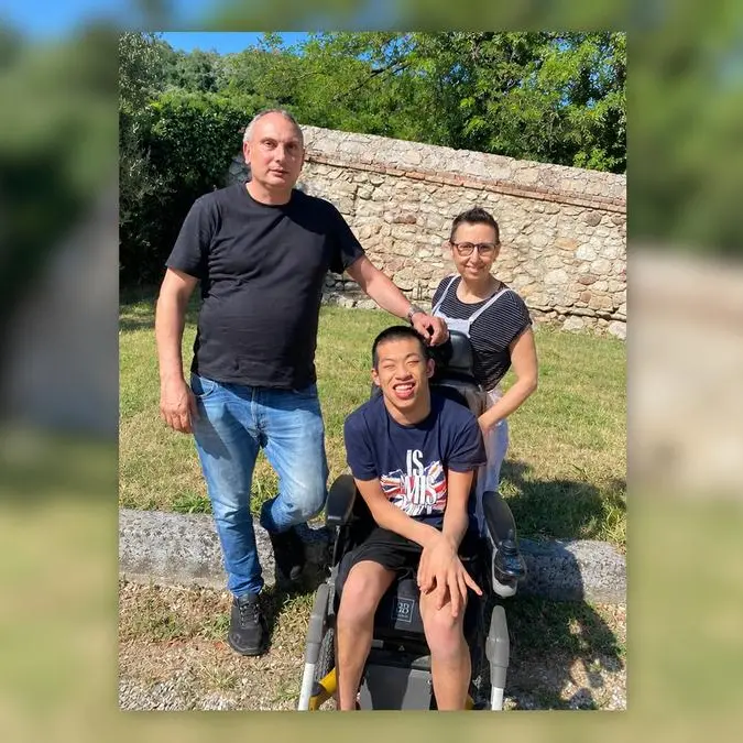Papà e mamma caregiver: «Se guarire non è sempre possibile, prendersi cura sì»