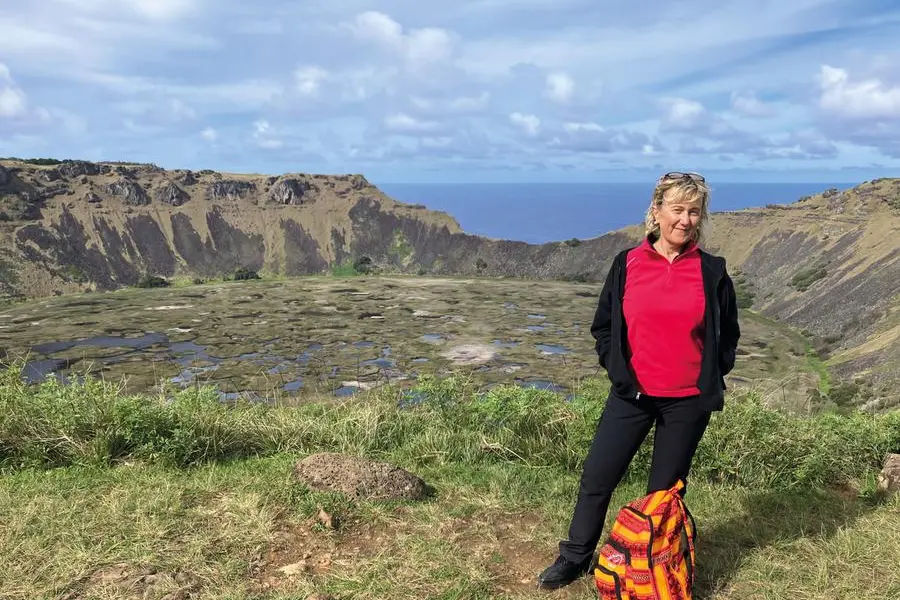 Roberta Russo, 62 anni, a Rapa Nui (il nome indigeno dell\\u2019Isola di Pasqua)