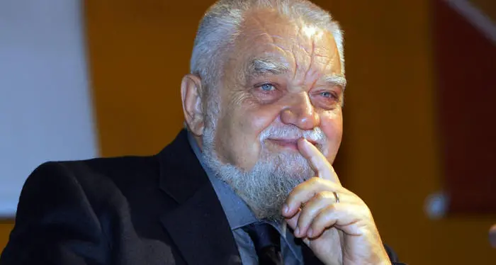 «Mi ami?»: l’ultimo viaggio di Enzo Bianchi