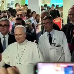 Il Papa esce dal Gemelli
