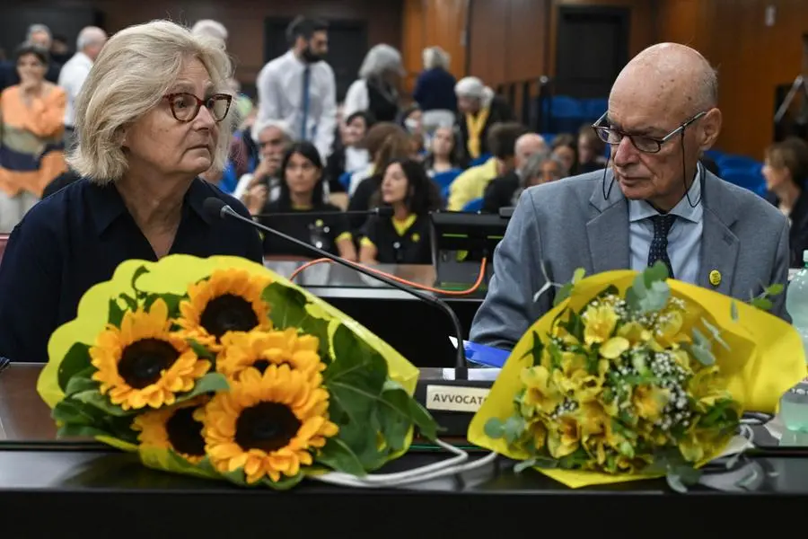 Paola Deffendi e Claudio Regeni, genitori di Giulio, in aula per la sentenza del processo per la morte del figlio, il 28 settembre 2026. , ANSA