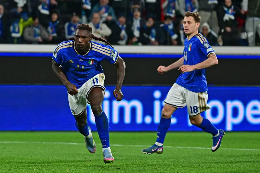 Moise Kean e Nicol\\u00F2 Barella durante la partita di Bergamo contro l\\'Irlanda del Nord. , ANSA