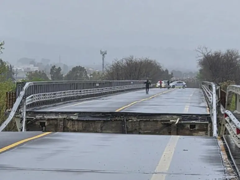 Ponti crollati, famiglie in fuga: il Sud Italia sotto l'acqua chiede di essere ascoltato