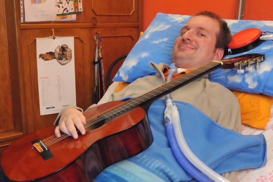 Goodbye to Omar Turati, the musician who wrote with his eyes in defiance of ALS Goodbye to Omar Turati, the musician who wrote with his eyes in defiance of ALS