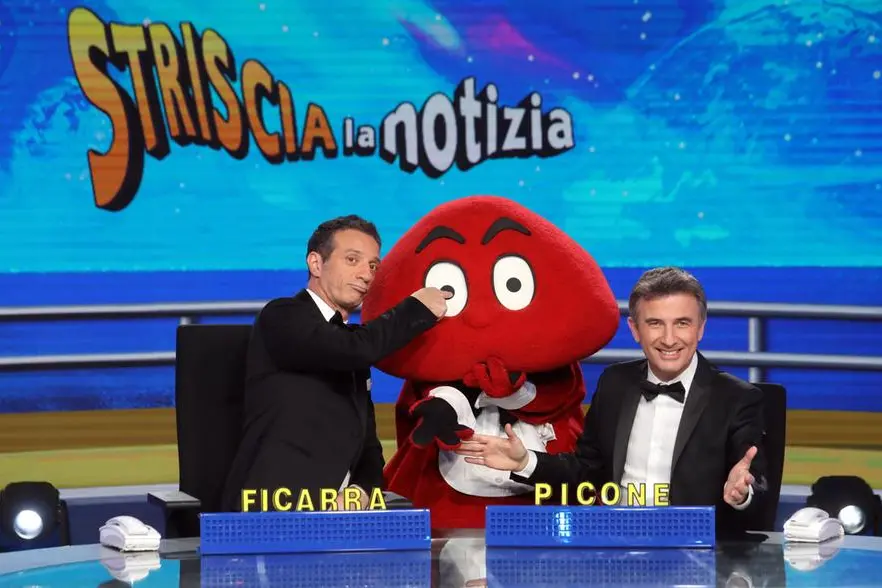 Ficarra e Picone con il Gabibbo, nell\\'edizione di Striscia la notizia del 2020 , ANSA