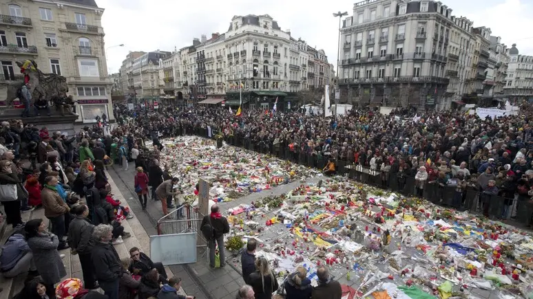 Il terrorismo cambia pelle: meno bombe, più veleno nella mente