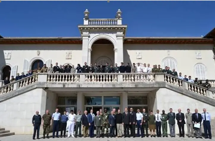 I partecipanti al Forum sul diritto internazionale umanitario a Sanremo.