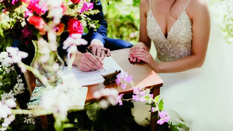 Cosa succede se il sacerdote si dimentica di trascrivere l’atto di matrimonio?