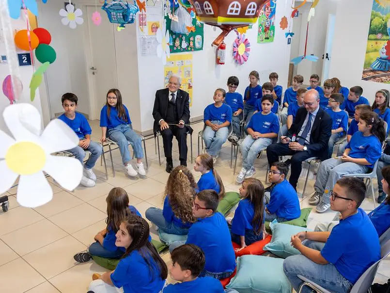 Studenti stranieri, la legge del Governo e il richiamo di Mattarella e Zuppi alla scuola aperta a tutti