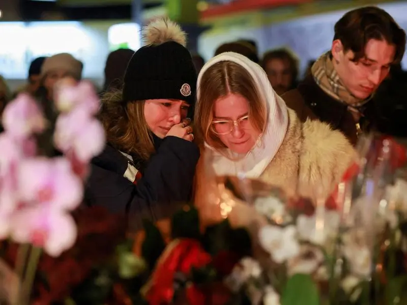 La strage dei ragazzi a Crans Montana, cosa sappiamo finora. L’ambasciatore: «13 italiani feriti e 6 dispersi»