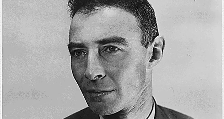 La storia vera del fisico Oppenheimer, padre della bomba atomica. Oggi il film di Nolan in Tv