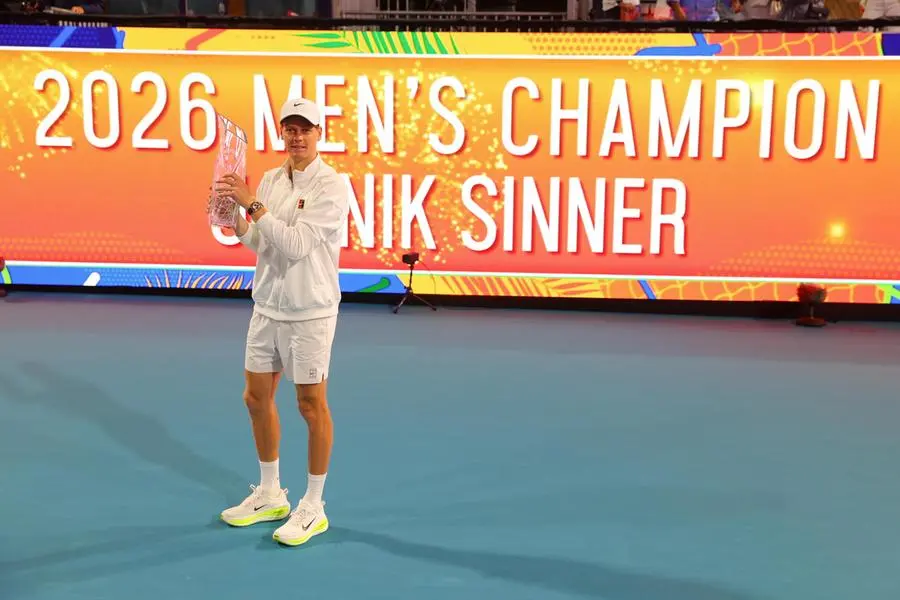 epa12859536 Jannik Sinner of Italy poses with his Championship trophy defeating Jiri Lehecka of the Czech Republic in the Men’s Final match at the 2026 Miami Open tennis tournament at the Hard Rock Stadium in Miami, Florida, USA, 29 March 2026. EPA/CRISTOBAL HERRERA-ULASHKEVICH