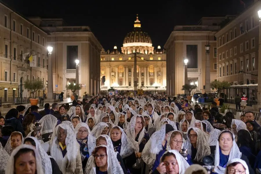 La parola Sahumadoras deriva da Sahumerio che significa \\\"incensiere\\\". Le Sahumadoras sono donne che portano appunto, l'incensiere durante le processioni religiose per purificare il cammino e profumare l'ambiente. Le Sahumadoras camminano di spalle, procedendo all'indietro per non dare mai le spalle al crocifisso, per mantenere la vista sull'immagina sacra del Cristo Morado.