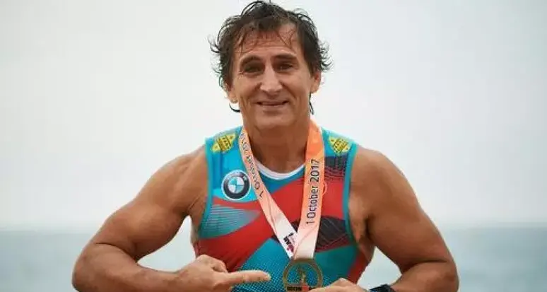 Addio Alex Zanardi, ha trasformato gli sgambetti del destino in un inno alla vita
