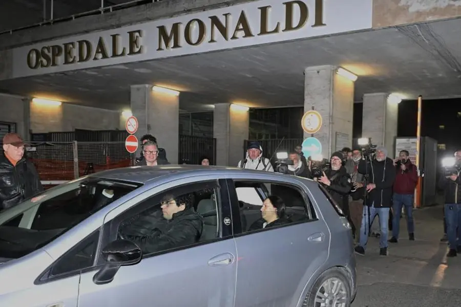 The mother and father of the child hospitalized in very serious conditions after the transplant of a damaged heart leave the Monaldi hospital in Naples, 18 February 2026. ANSA / CIRO FUSCO