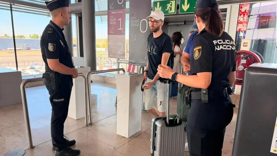 Primo giorno di controlli in Spagna sui passeggeri italiani: e l’Ue cerca di mediare