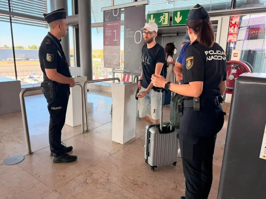 Primo giorno di controlli in Spagna sui passeggeri italiani: e l’Ue cerca di mediare