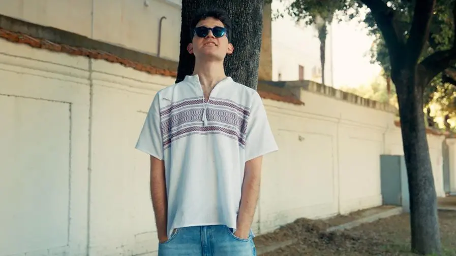 \"Una mano cambia il mondo\", la nuova canzone di MagoS, cantante nello spettro autistico