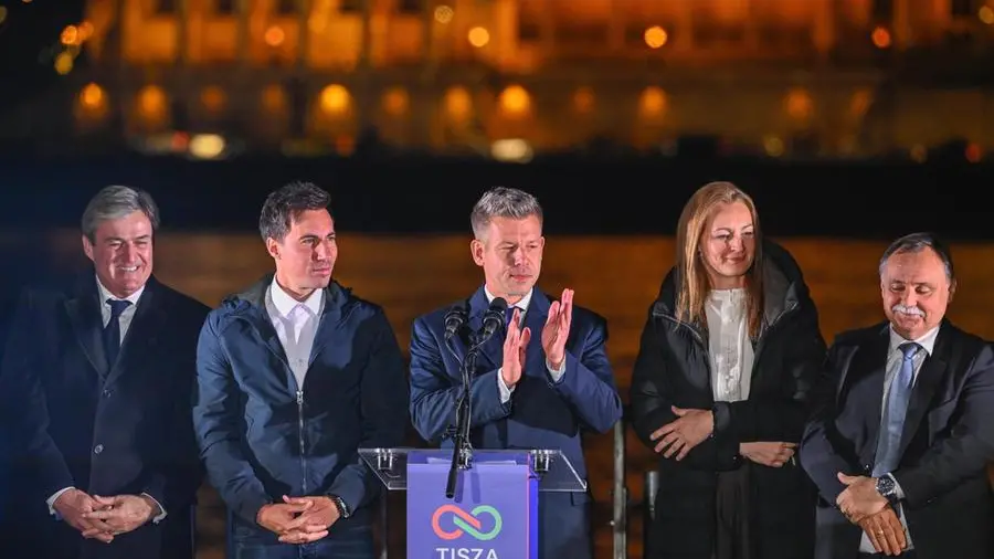 L’Ungheria volta pagina. Orbán sconfitto, vince Peter Magyar