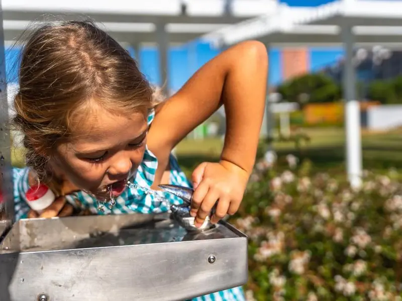 Emergenza caldo in asili nido e scuole dell’infanzia: genitori in rivolta a Milano