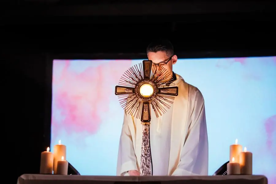 Don Alberto Ravagnani during Eucharistic Adoration in a gathering of Fraternities, the community he founded