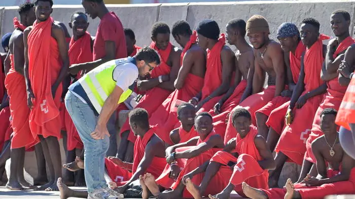 Madrid e la sfida degli invisibili: regolarizzare 500 mila migranti