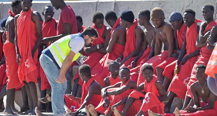 Madrid e la sfida degli invisibili: regolarizzare 500 mila migranti