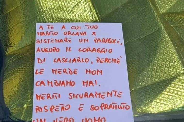 Il biglietto lasciato da una passante a Castellaneta Marina