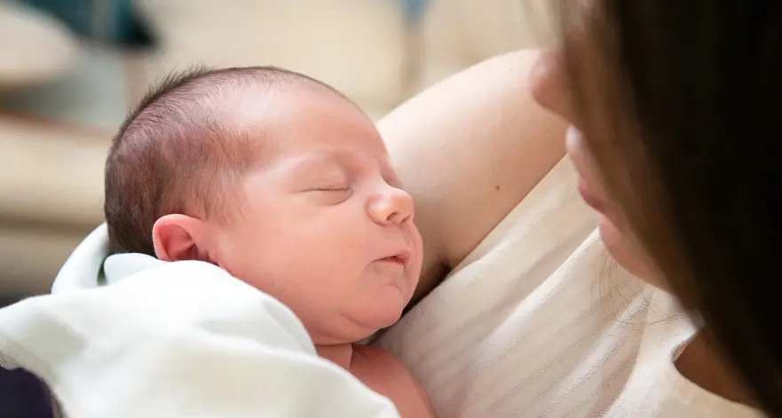 Festa della mamma, Italia indietro sui congedi: solo 15ª in Europa