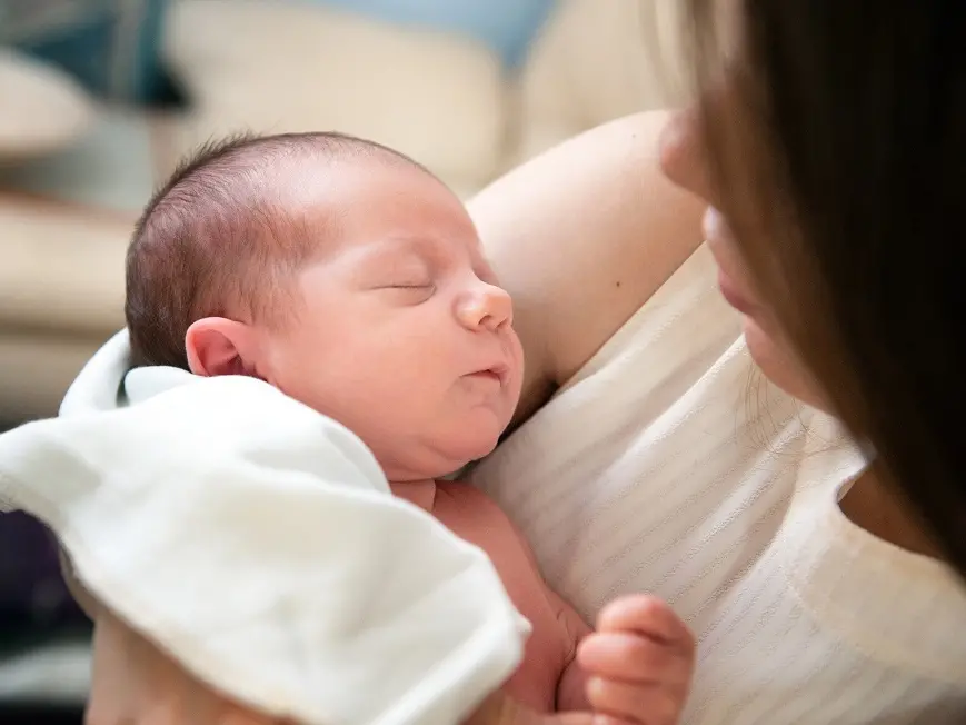 Festa della mamma, Italia indietro sui congedi: solo 15ª in Europa