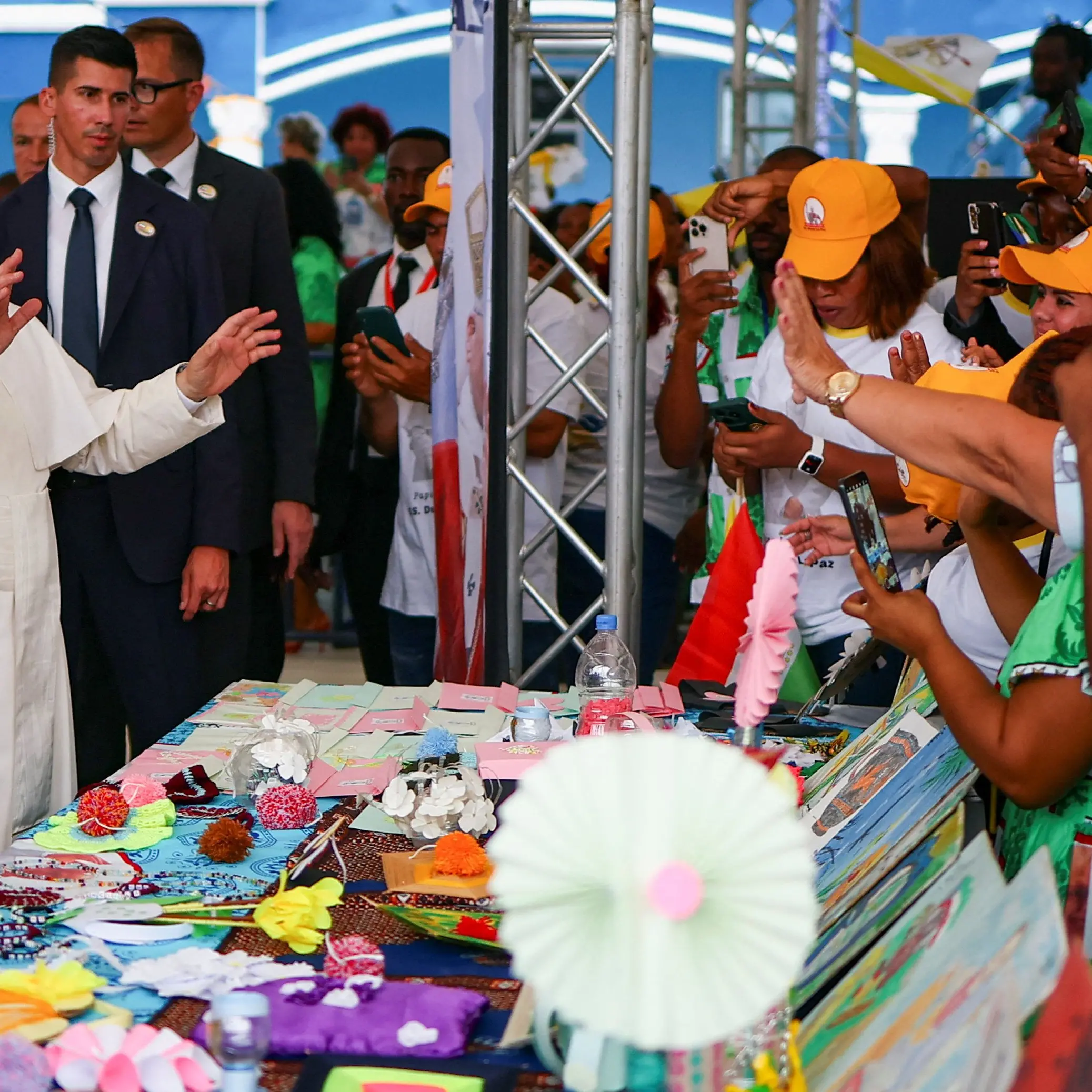 ORE 17:50 - Diretta streaming, il Papa in Guinea visita la prigione di Bata