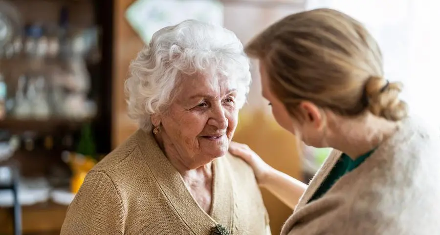 La cura che non fa notizia: il lavoro quotidiano dei caregiver familiari