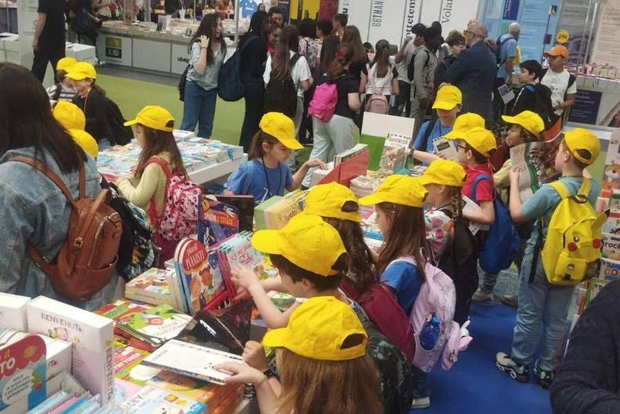 Thirty years of stories in search of new covers… made by children Thirty years of stories in search of new covers… made by children