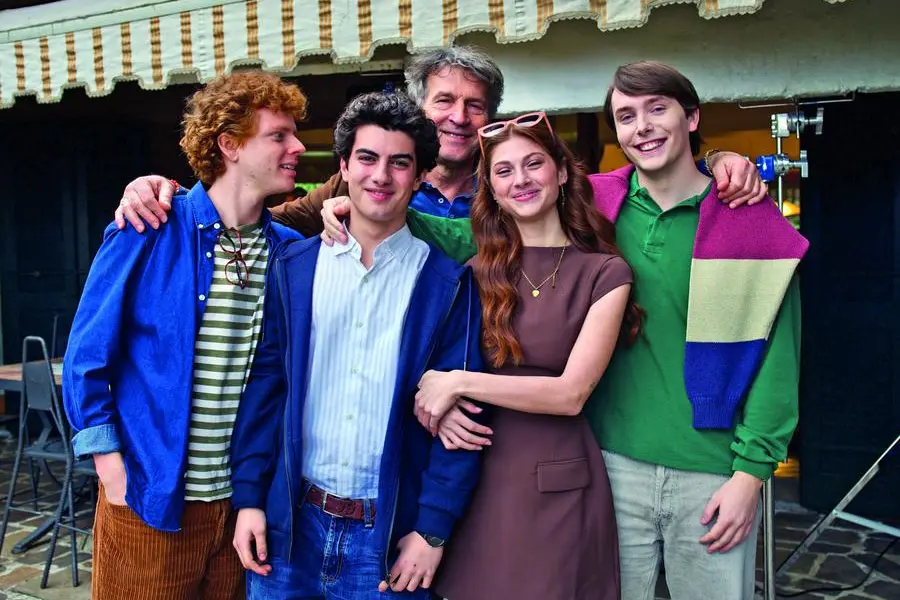 Il regista Giacomo Campiotti, 69 anni, con una parte del cast di Il mio nome \\u00E8 Carlo. Da sinistra: Stefano Massari, Samuele Carrino, che interpreta Acutis, Nicki Passarella e Niccol\\u00F2 Festini Mira.
