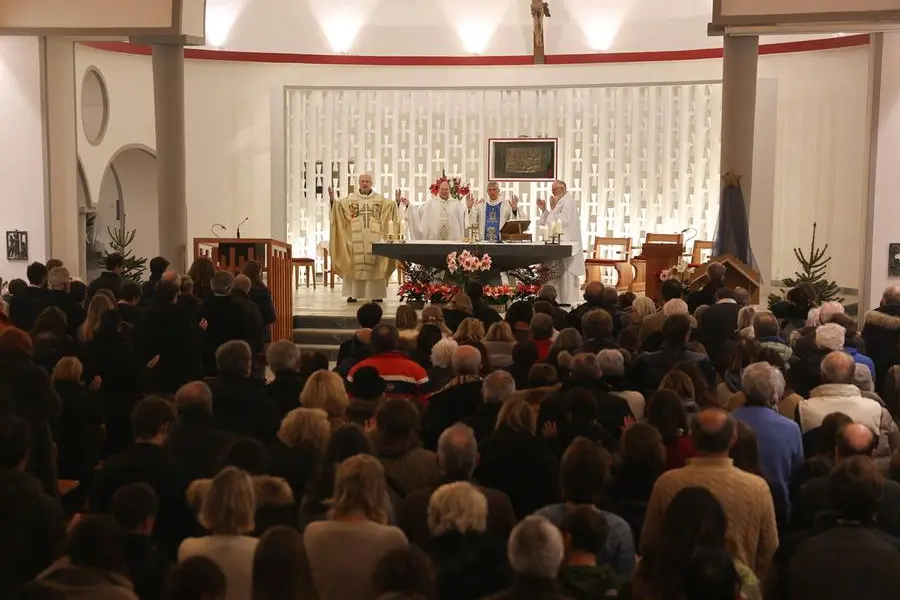 People attend a vigil at a church after a fire and explosion at the “Le Constellation” bar during a New Year's Eve party, where several people died and others were injured, according to Swiss police, in the upscale ski resort of Crans-Montana in southwestern Switzerland, January 1, 2026. REUTERS/Stephanie Lecocq