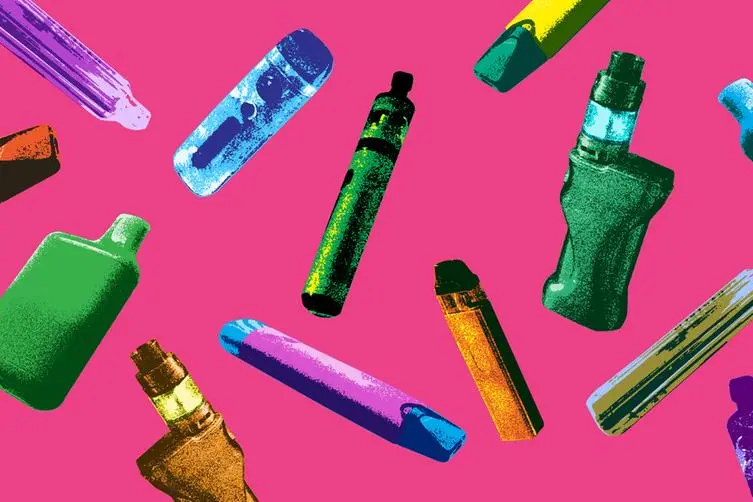 Sigarette elettronica, e-cigarette, vaporizzatori, tabacco o sigarette tradizionali: il fumo, in tutte le sue forme e i suoi \"colori\" nuoce gravemente alla salute , iStock