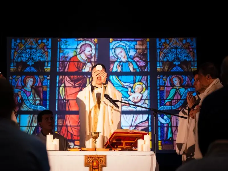 Fraternità, la decisione dopo l’addio del fondatore don Alberto Ravagnani: «Siamo scossi ma andiamo avanti»