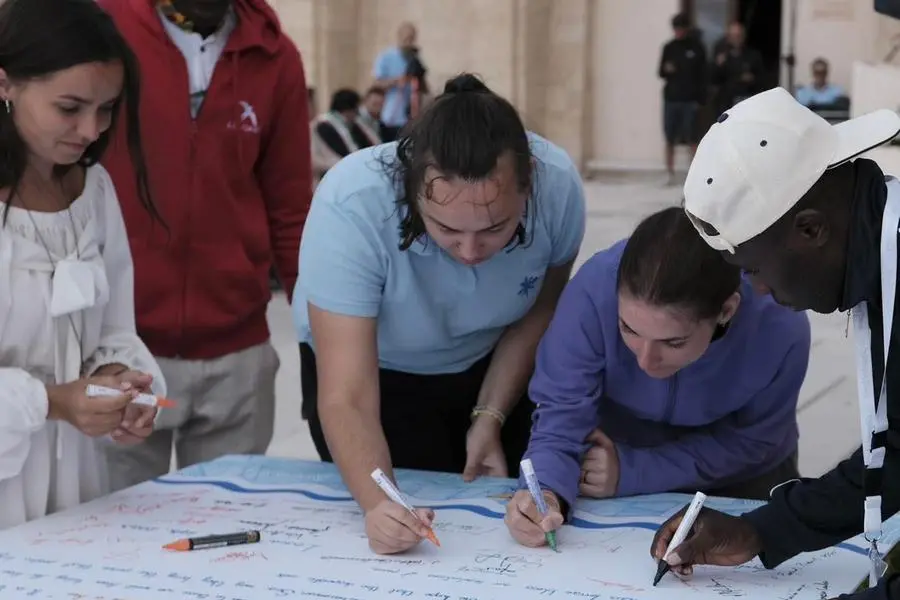 La firma della Carta di Leuca nel 2025 sul piazzale della Basilica di Santa Maria de finibus terrae a Santa Maria di Leuca