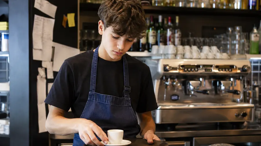Giornata contro il lavoro minorile: in Italia quasi un minore su 15 lavora o ha lavorato