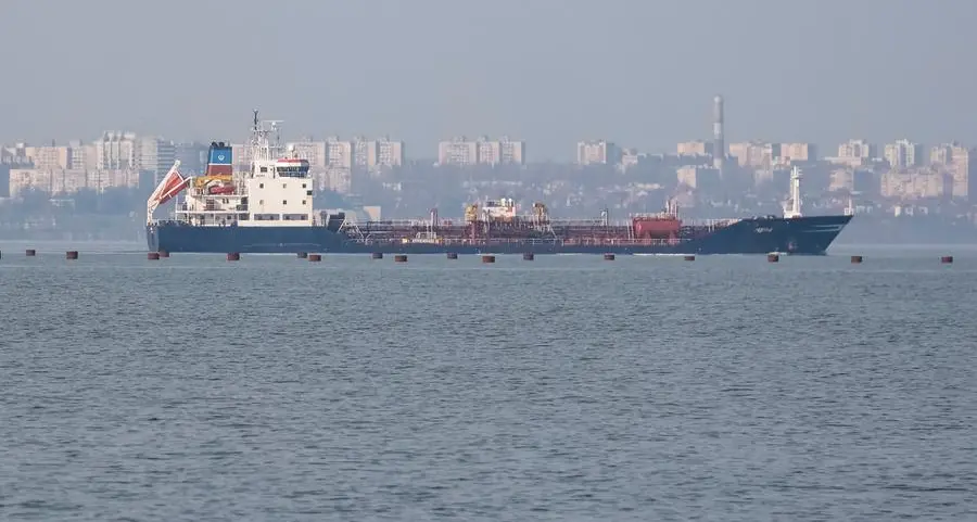 Il Mar Nero al centro della guerra: Mosca attacca le navi mercantili, Kyiv la flotta ombra russa