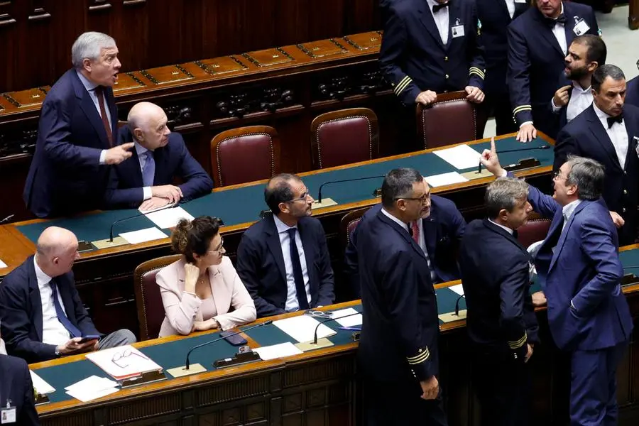 Maggioranza e opposizione discutono dopo l\\'approvazione della riforma alla Camera, 18 settembre 2025 , ANSA