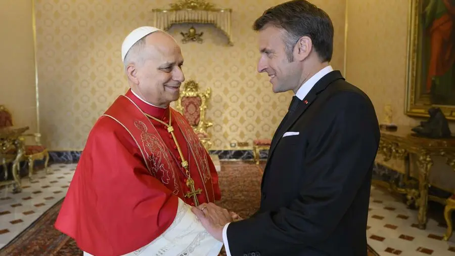 Il Papa in Francia, Macron, Notre-Dame e i retroscena del viaggio