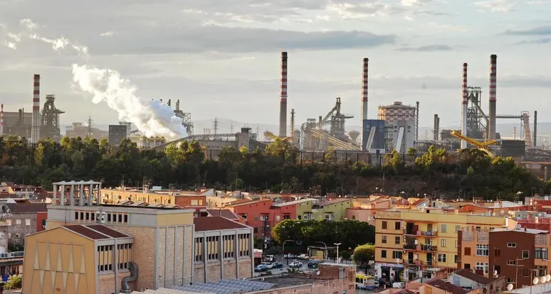 «Veniamo sepolti da polveri»: sessant’anni (dell’ex) Ilva, fino alla sentenza che la spegne del tutto